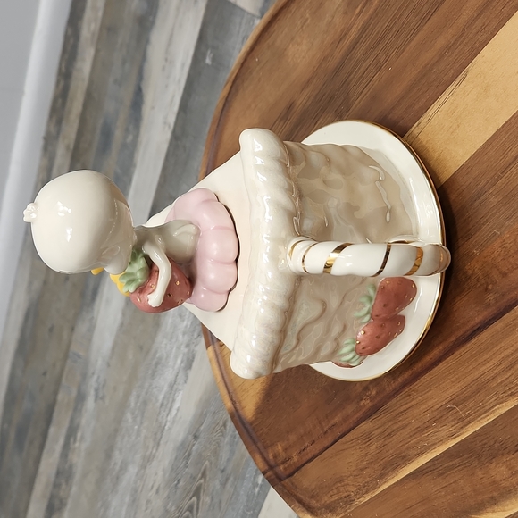 Lenox Tweety Teapot - Picture 4 of 9